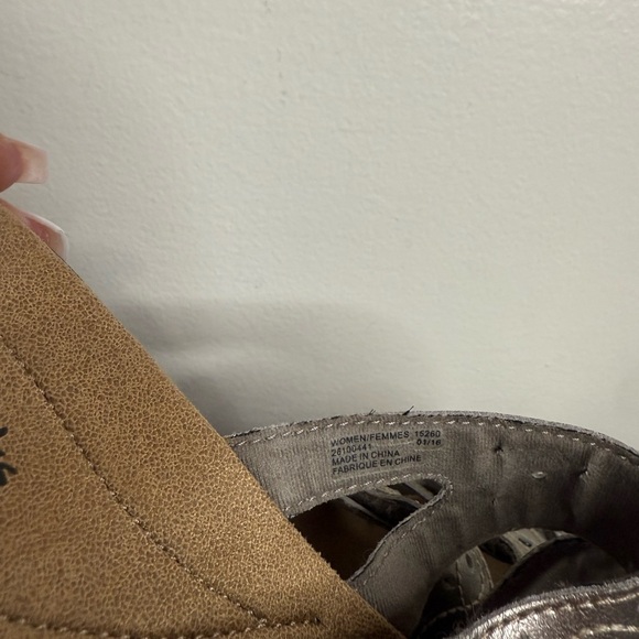 Clarks Women's “Leisa Cacti” NWT Metallic Brown Strappy Sandals Size 9.5W - Picture 9 of 11